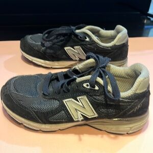 New balance sneakers size 2 For boys.